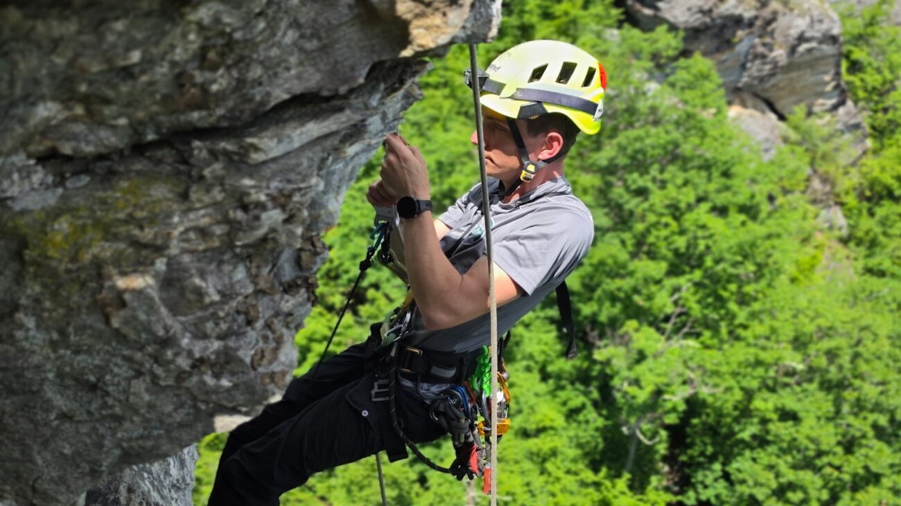 A critically injured climber urgently needed blood, so a North Carolina EMT ran 1.5 miles up a mountain carrying a transfusion pack, gaining 1,000 feet in just 31 minutes. He got the blood to the rescue team, helping doctors save the climber's life.
