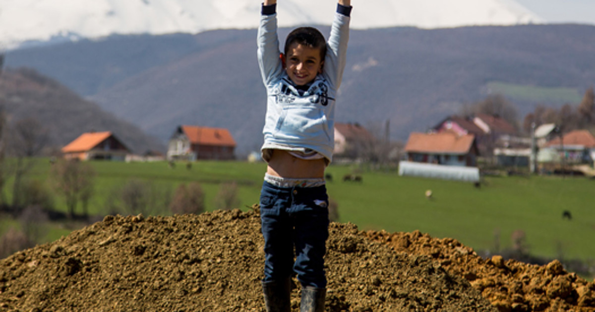After 27 years of clearing landmines and unexploded bombs, the HALO Trust has completed its humanitarian work in Kosovo, helping communities rebuild homes, schools and businesses. Kosovo’s economy has since grown to more than $14 billion and life expectancy has risen from 58 to 78.